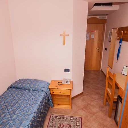 Hotel Vittoria Riva del Garda Habitación foto