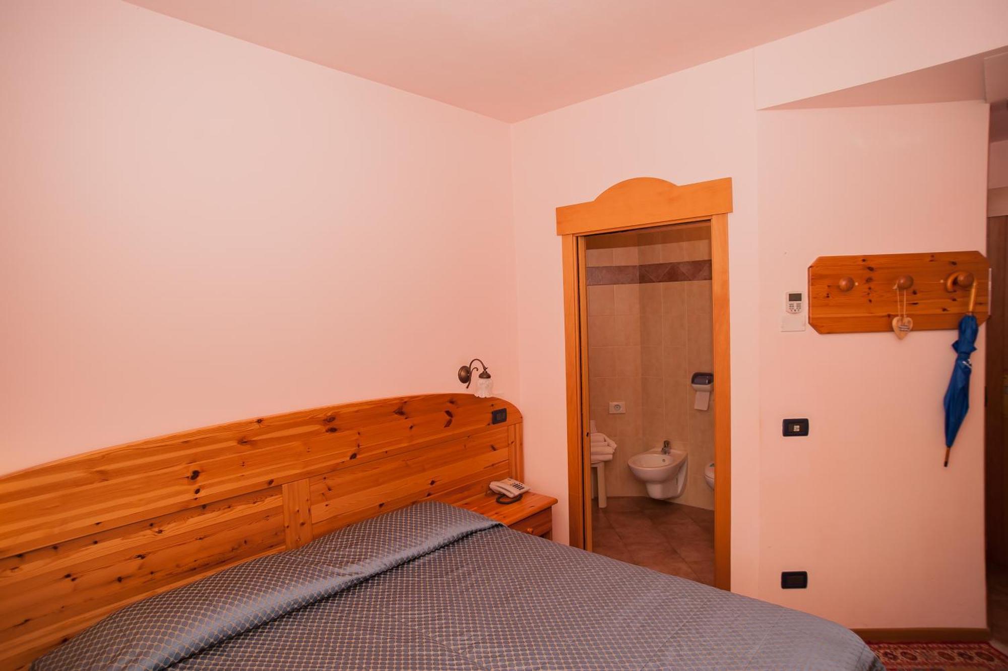 Hotel Vittoria Riva del Garda Habitación foto