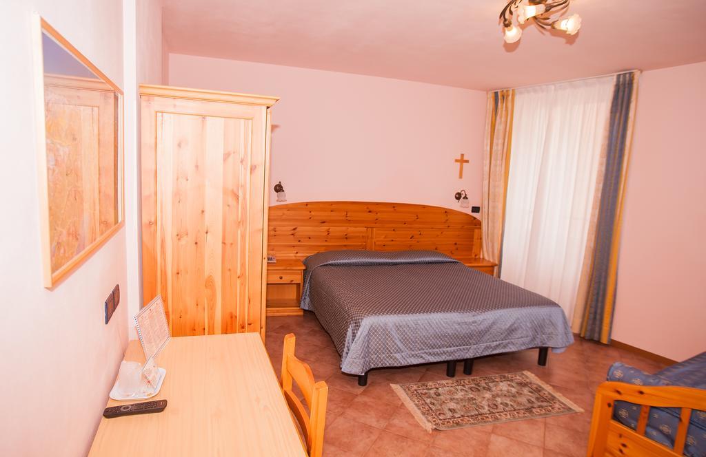 Hotel Vittoria Riva del Garda Habitación foto